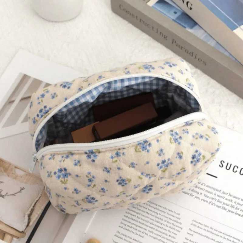 2025 New Butterfly Knot Quilted Womens Cosmetics Bag Cute Zipper Travel Makeup Bag Cotton Storage BagXJ250415