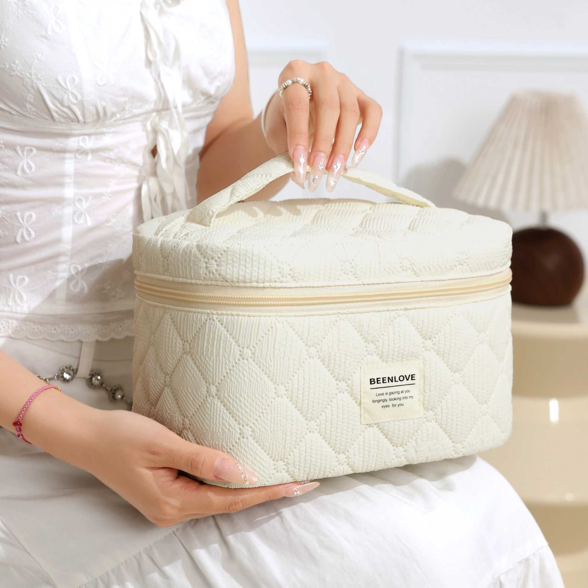 Womens makeup bag bedding makeup storage bag portable travel organizer makeup toilet bag cute makeup handbagXJ250415