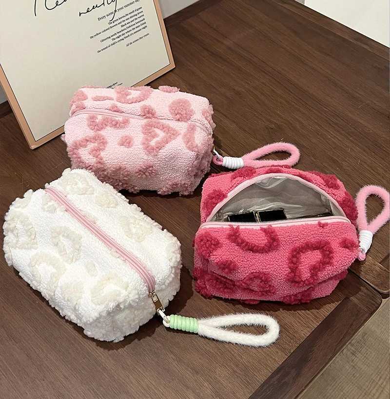 Cute Fi travel makeup bag portable storage bag high-capacity toilet kit Kaii makeup handbag love printing organizerXJ250415