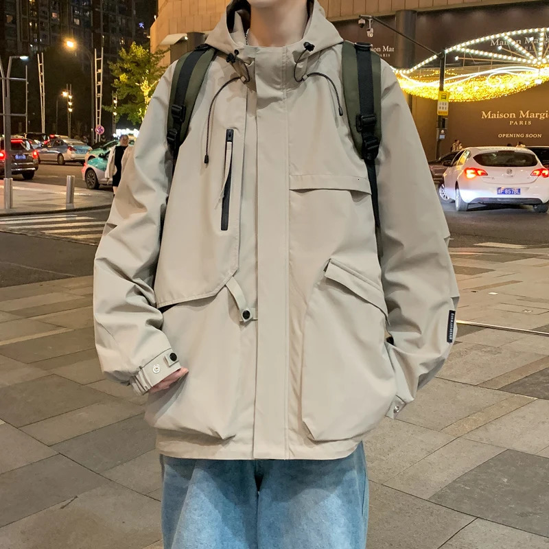Fashionable mens casual windproof jacket hooded jacket high street outdoor mens waterproof multi bag cargo jacket 250415