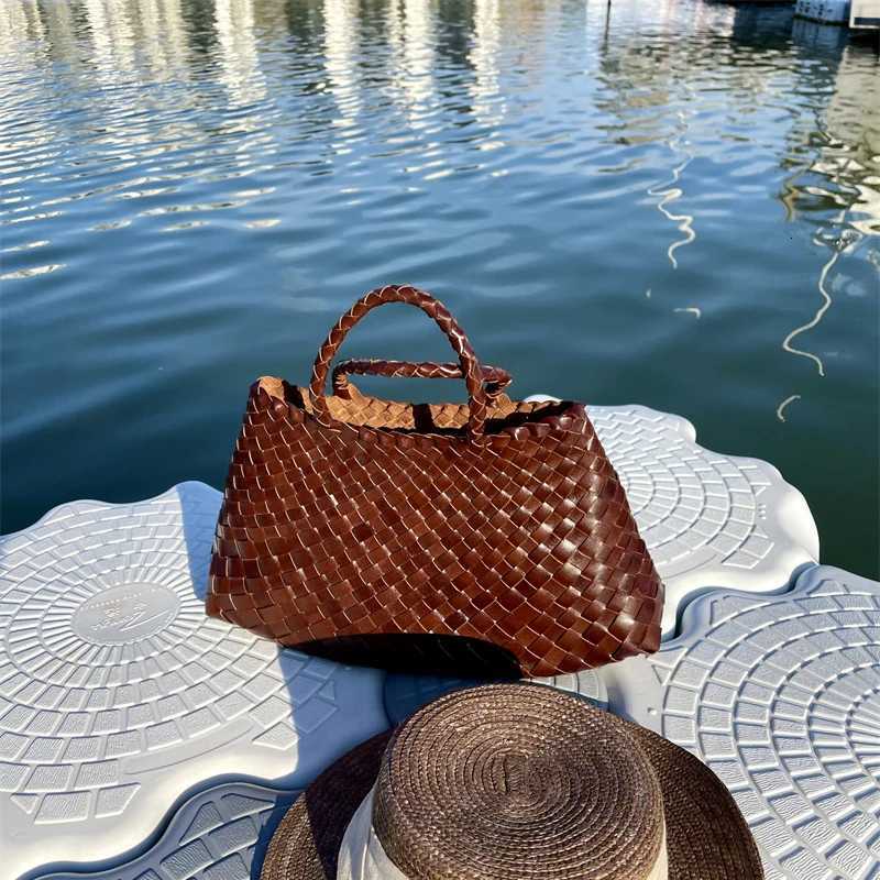 Genuine leather French hand-woven bag 2025 new niche design top layer cowhide vintage vegetable basket bag fashion lady handbag C251115