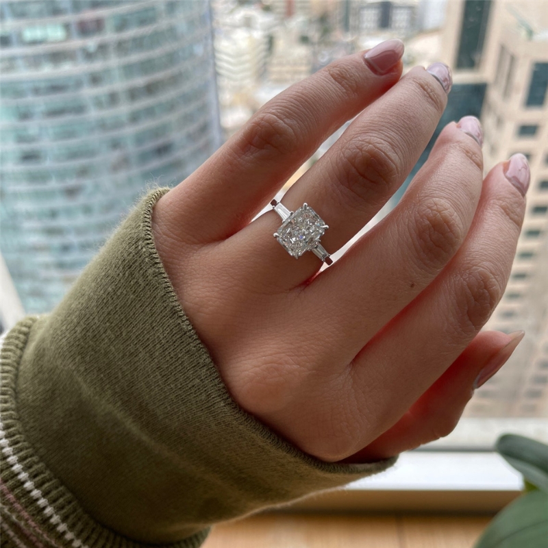 Jewelry 18K White Solid Real Gold Womens Engagement Ring 2.0 Carat Radiant Cut Lab Diamond Wedding Ring With Trapeziod Solitaire Gold Ring For Women