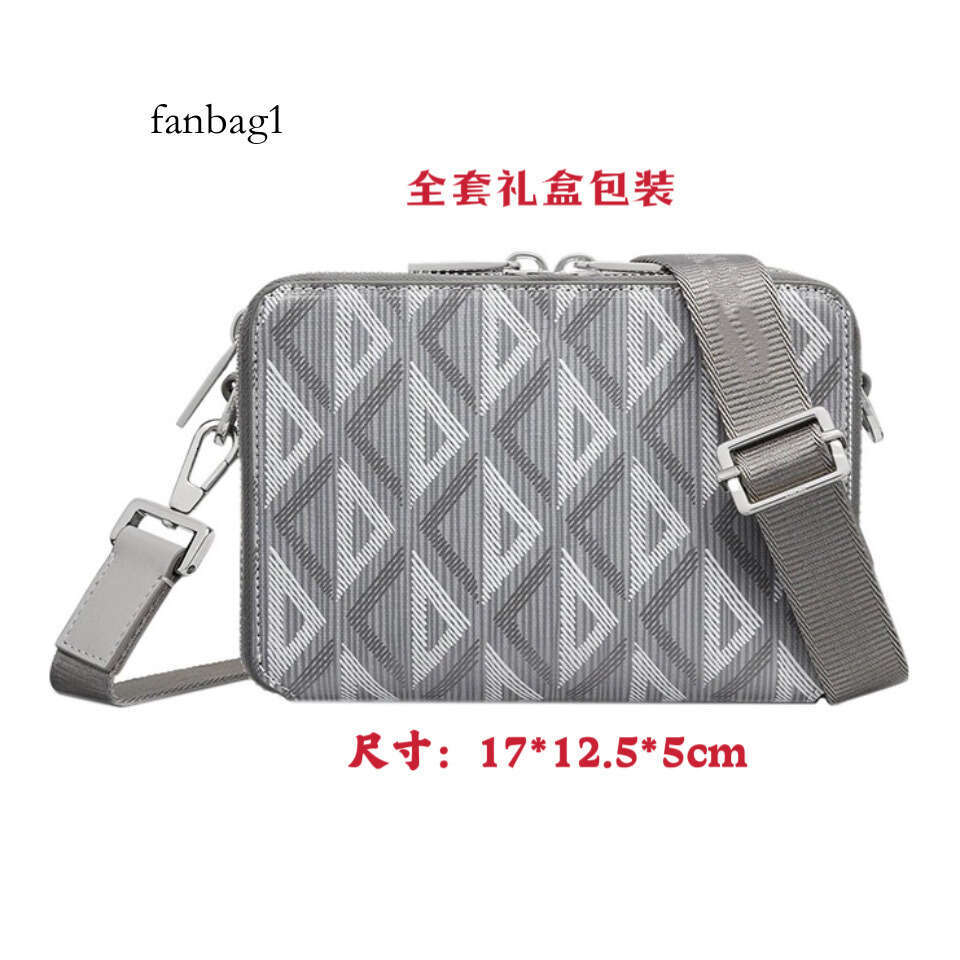 2024 New Men's Shoulder Canvas Jacquard Crossbody Fashionable Unisex Printed Small Square Camera Bag