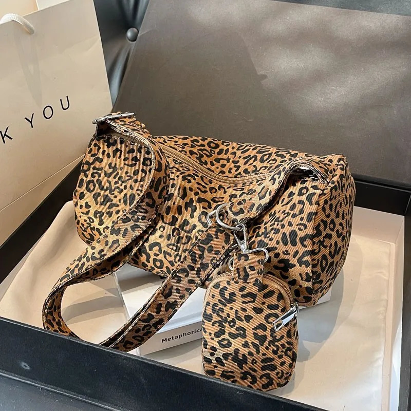 Korean version of niche leopard print canvas armrest bag for womens fashion shoulder bag Communicating Versatile pillow bag 250410