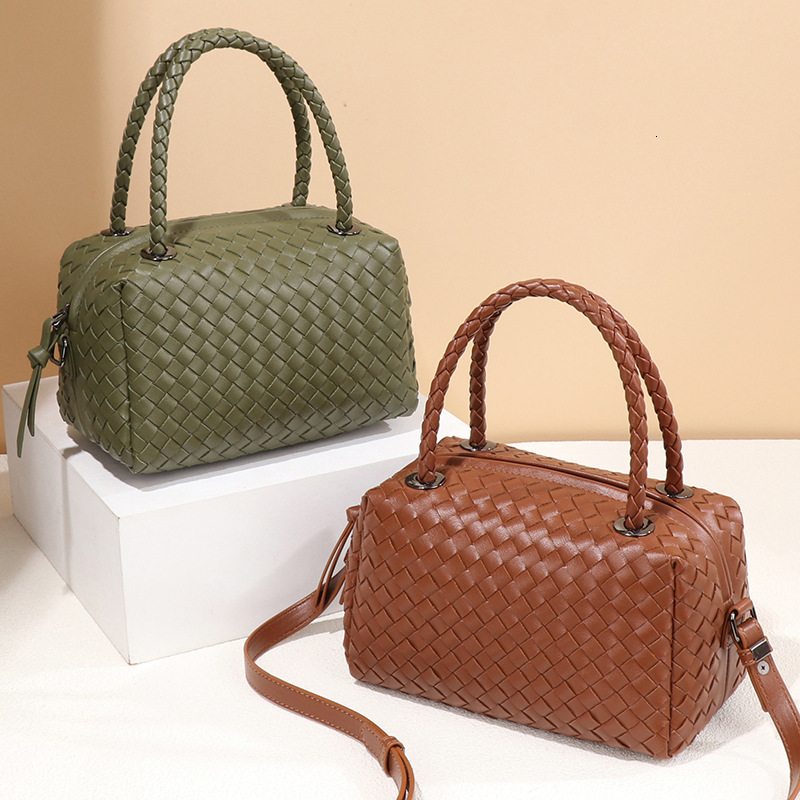Woven Lunch Box Bag Women's Retro Fashion PU Leather Handbag Designer Crossbody Single Shoulder Makeup Bag