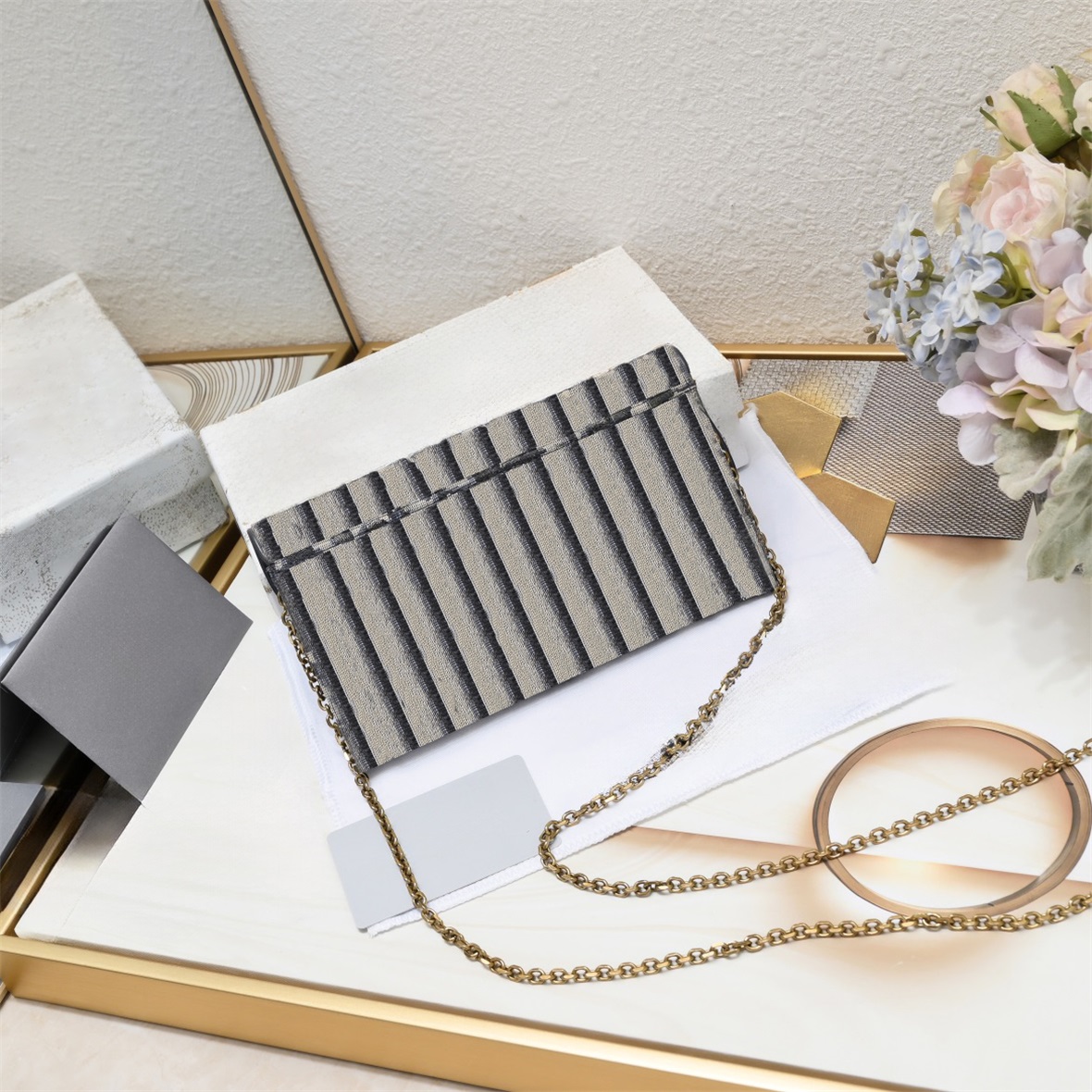 Designer bag chains bag messenger bag handbag Women Leather Handbags Womens crossbody fashion Clutch Shoulder bags gold hardware Classic Flap Baguette bag