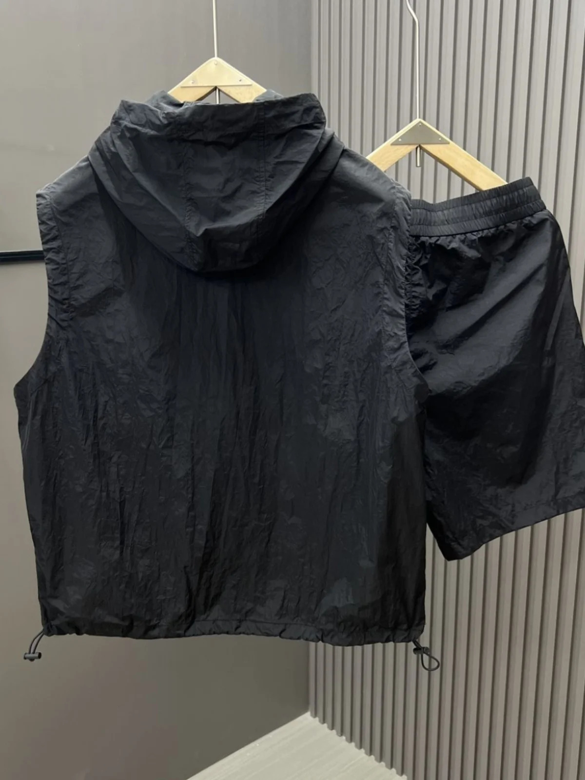 Casual Hooded Sleeveless Suit Mens Summer Workwear Thin Loose Fashion Couple Sleeveless Waistcoat Shorts Two-Piece Set 250414