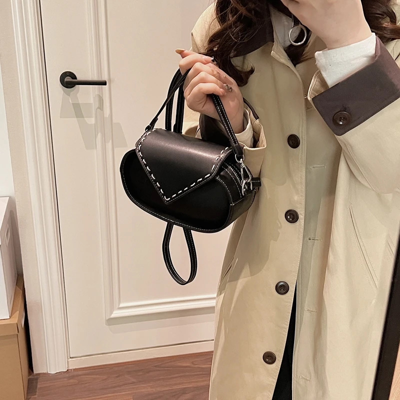 Advanced Feeling Retro Fashion Project Womens Shoulder Bag PU Solid Color Beautiful Versatile Crossbody Bag 250410