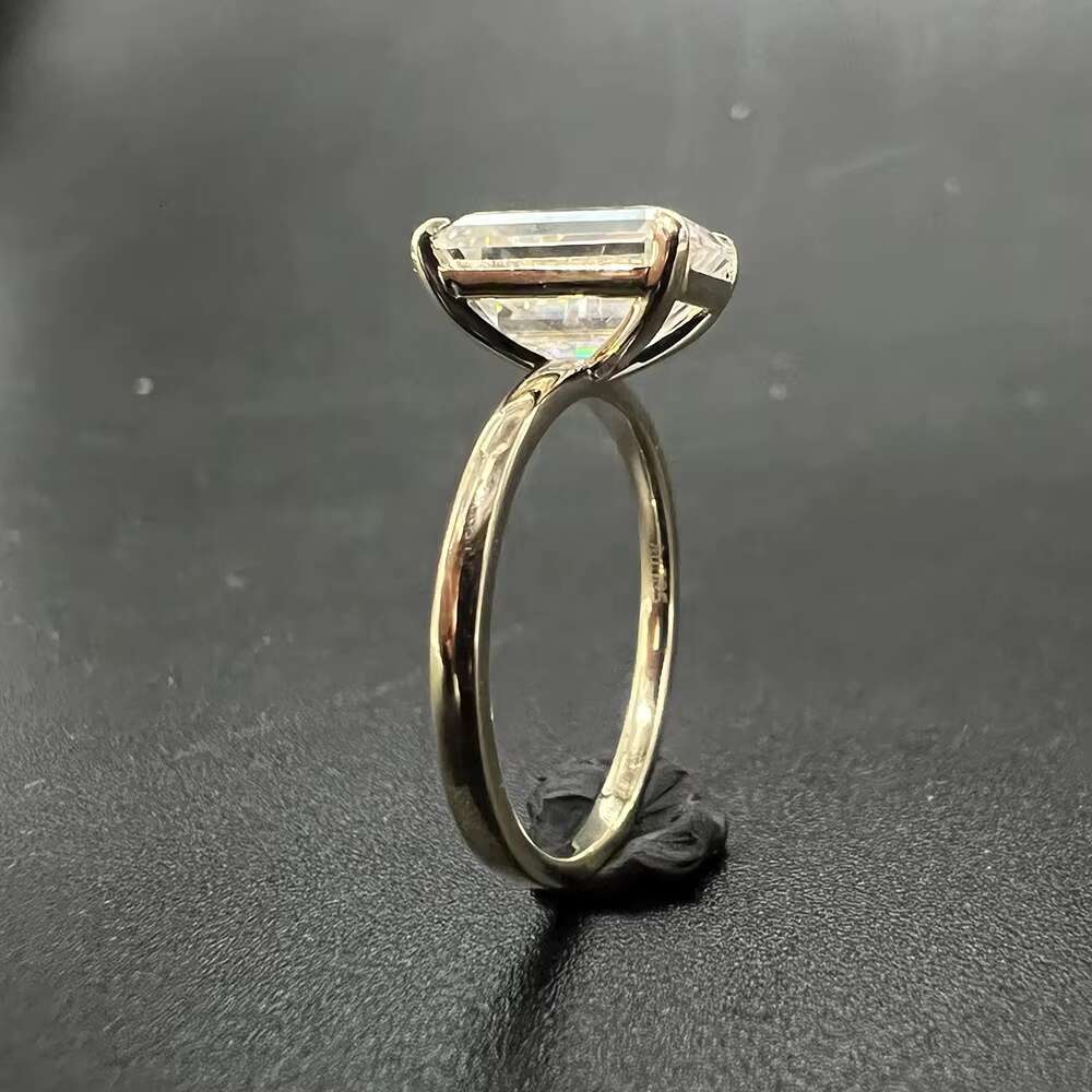 Fancy Jewelry Romantic 10K Solid Gold AU585 7x10mm Emerald Cut White Moissanite Plain Band Wedding Ring