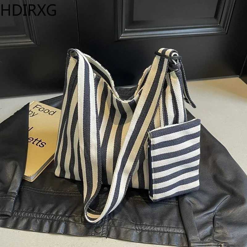 Nylon Zipper Strip Design Womens Shoulder Bag Fashion Communicating Shopping Handbag Womens Large Capacity Womens Handbag W250415