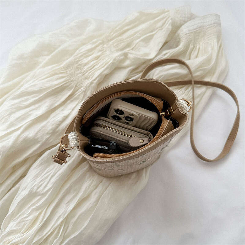 Handmade Beach Bag This Year Small For Women In Summer Trendy And Fashionable One Shoulder Crossbody Bag Popular Lace Grass Woven Bucket Bag On The In