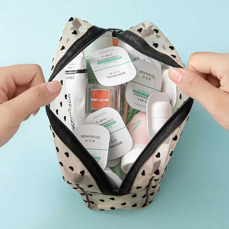 Transparent heart-shaped mesh storage bag for womens cosmetics travel organizers small beige makeup bagXJ250415