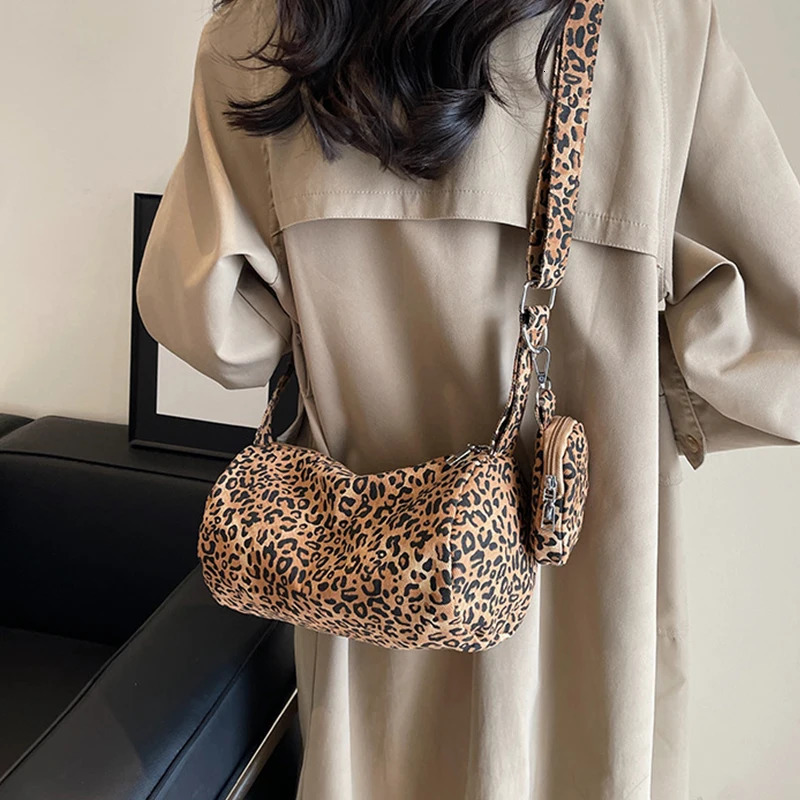 Wide shoulder strap cross body bag fashionable single shoulder womens bag leopard print pillow bag 250410