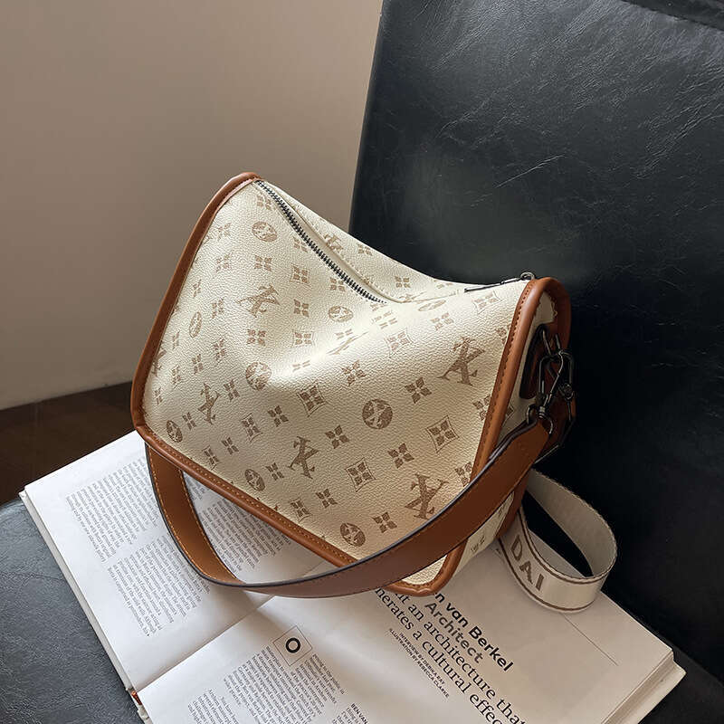High-end Retro for Women 2025 New Versatile Large Capacity Commuter Stylish Fashion Single Shoulder Crossbody Bag Trendy