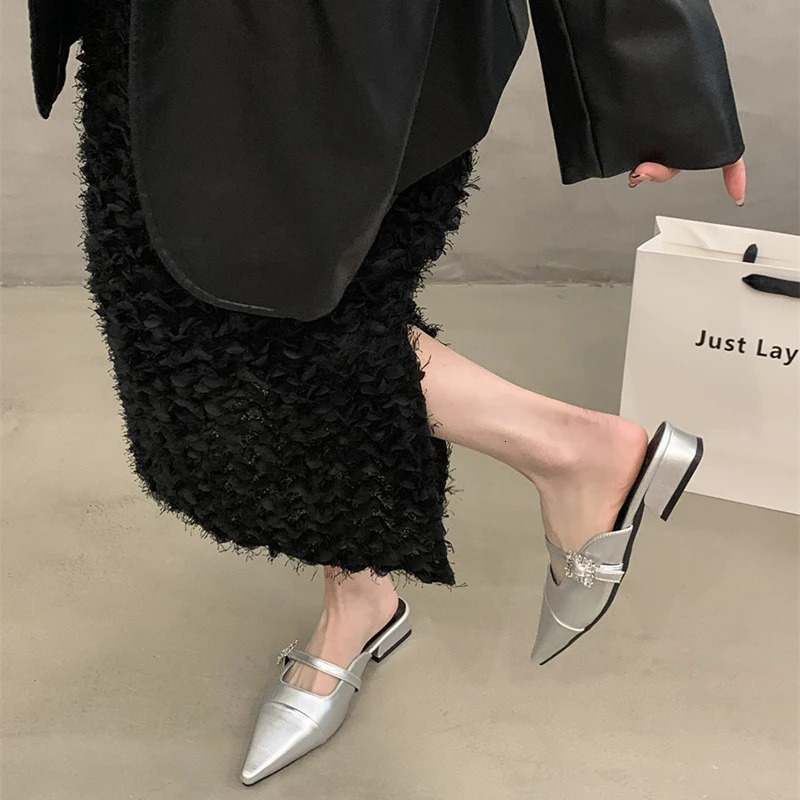 Summer Pointed Toe Womens Puppet Slide Shoes Fashion Crystal Style Low Heel Slide Shoes 250411