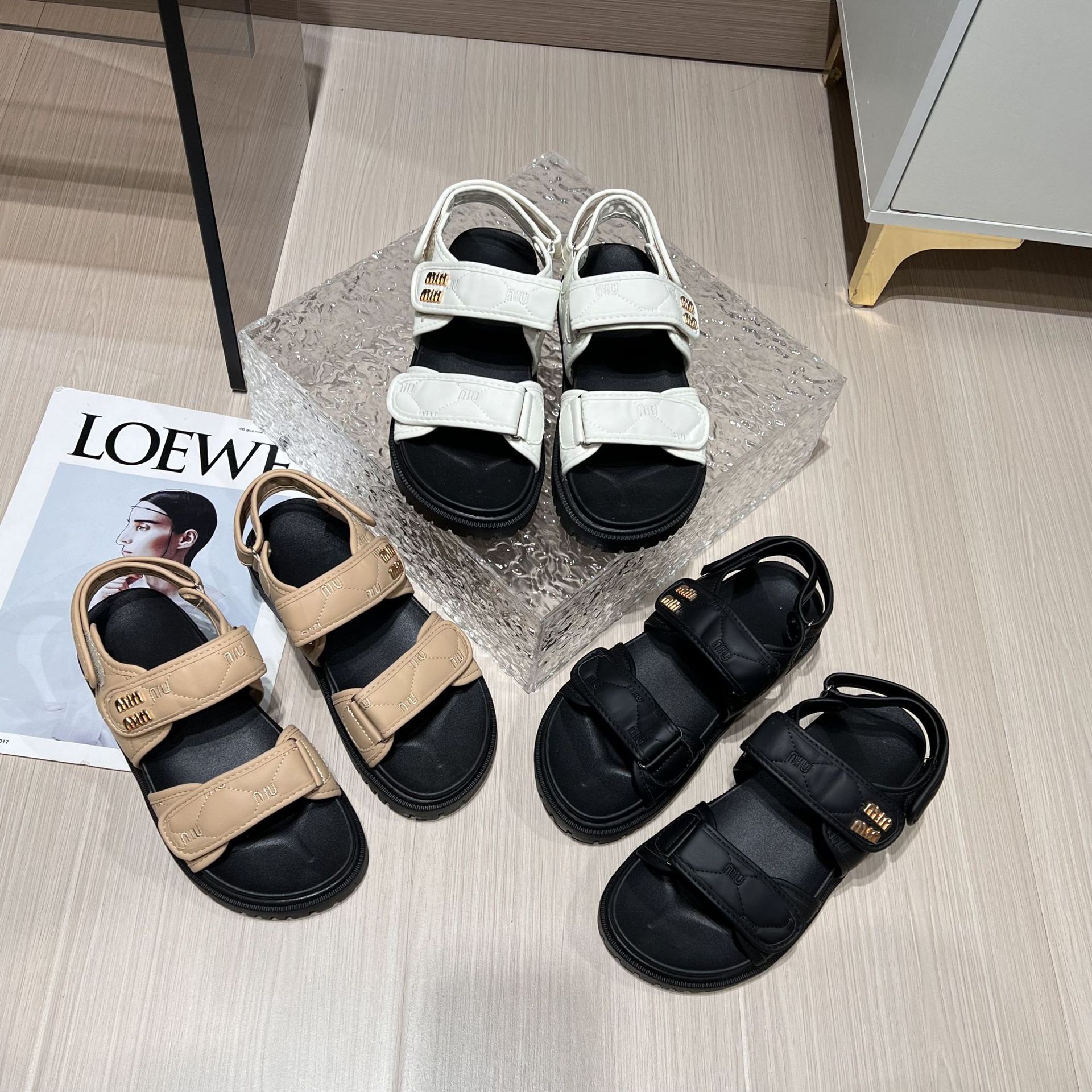 Free Shipping Summer Beach 2025 New Design Fashion Sandals for Women Soft Sole Comfortable slides shoes size 35-40 Hot Sale