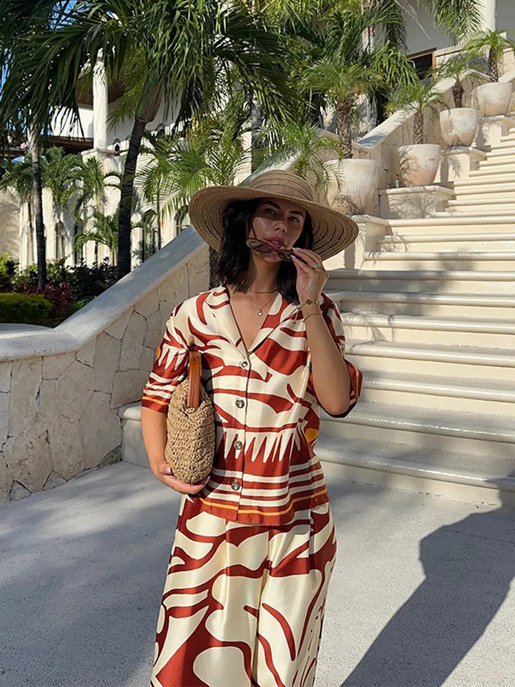 Retro printed womens wide leg pants set casual loose collar V-neck short sleeved shirt set womens summer vacation chic set 250415