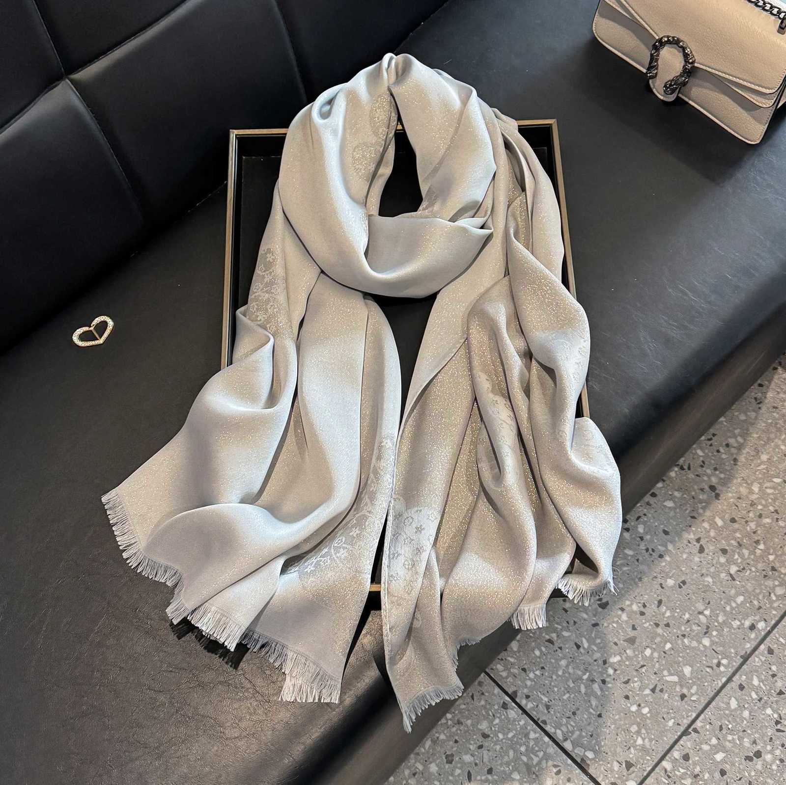 Luxury 2025 New Malaysia Square Scarf Cute Bear Print Hijab Headscarf Wraps Premium Cotton Feel Voile Soft Muslim Scarf Y251115