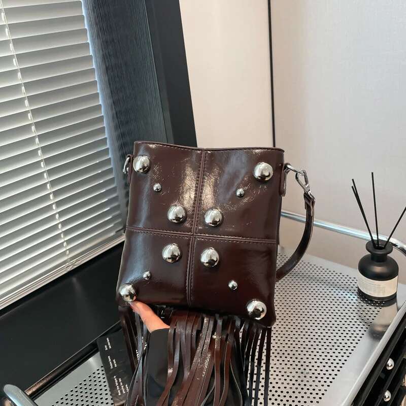 Ladies Large Capacity Crossbody Retro Tassel Handbag High Quality Rivet Shoulder Fashionable Versatile Women' Bag