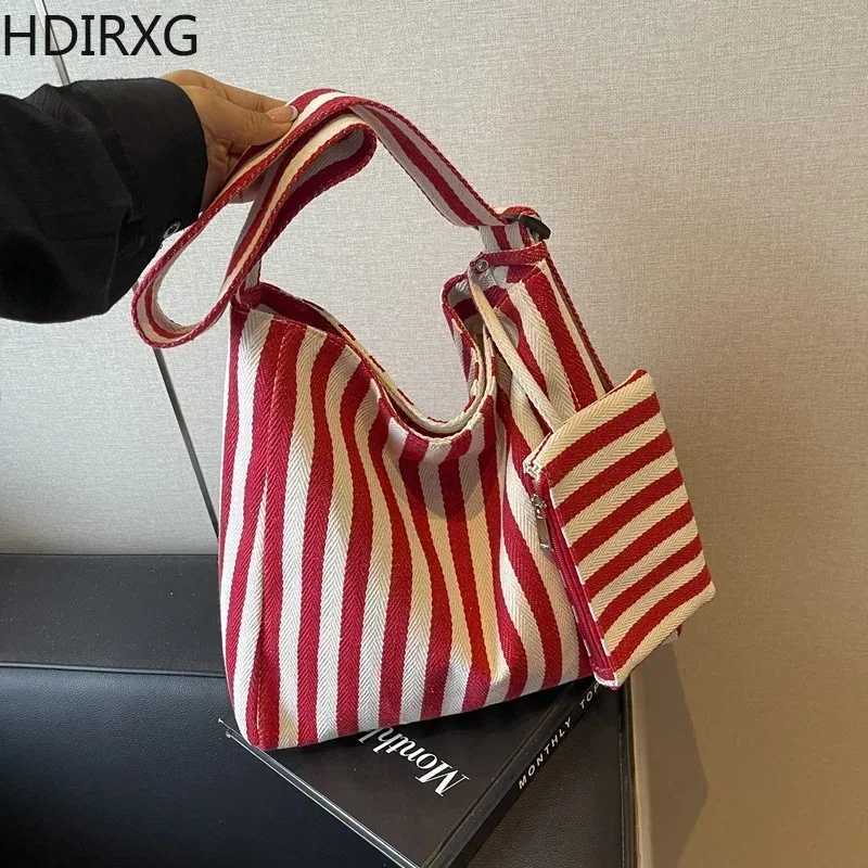 Nylon Zipper Strip Design Womens Shoulder Bag Fashion Communicating Shopping Handbag Womens Large Capacity Womens Handbag W250415