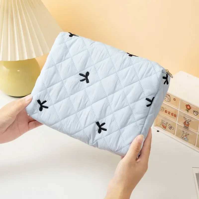 Home>Product Center>Product Center>Flower Decorative Makeup Bag>Flower Decorative Makeup BagXJ250415