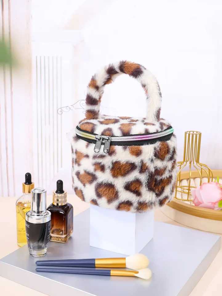 Imitati Leopard Pattern Plush Makeup Bag Travel Portable Toilet Storage Bag Womens Handbag Lipstick Makeup BagXJ250415