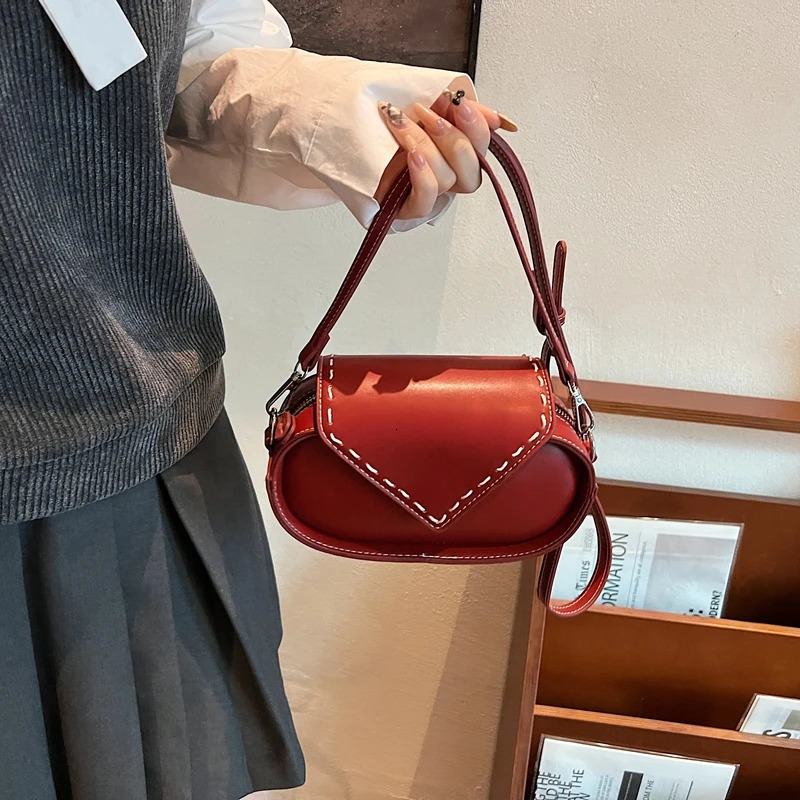 Advanced Feeling Retro Fashion Project Womens Shoulder Bag PU Solid Color Beautiful Versatile Crossbody Bag 250410