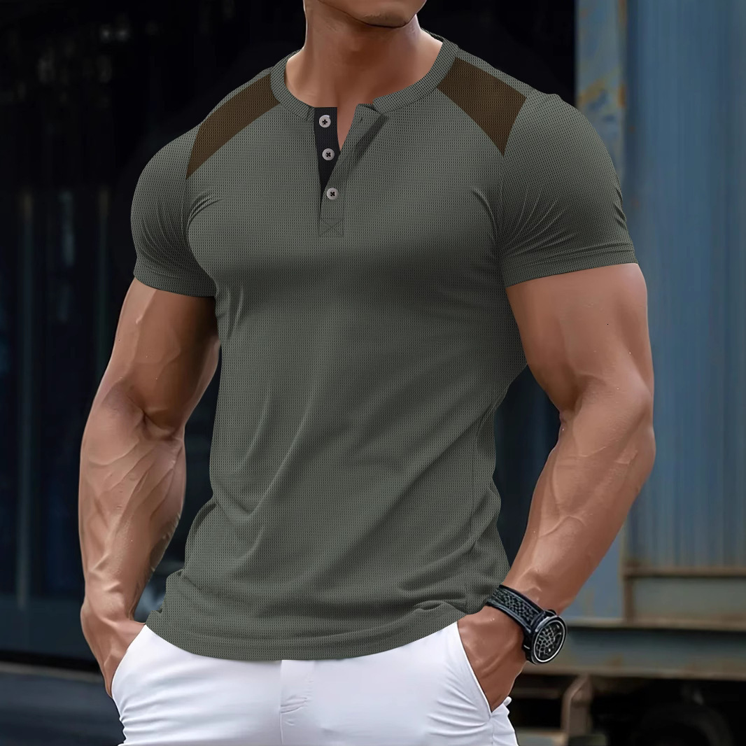 New fashionable mens Henry shirt casual breathable buckle V-neck color blocked short sleeved mens T-shirt top