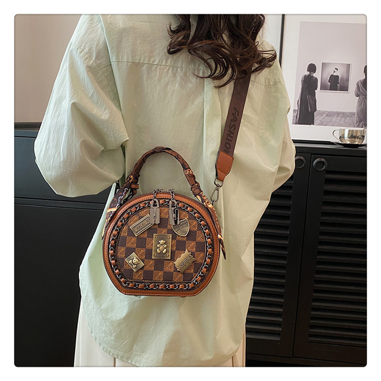 2025 High-end fashion women's small round bag new style Retro printed handbag Casual and versatile shoulder and cross body bag new design