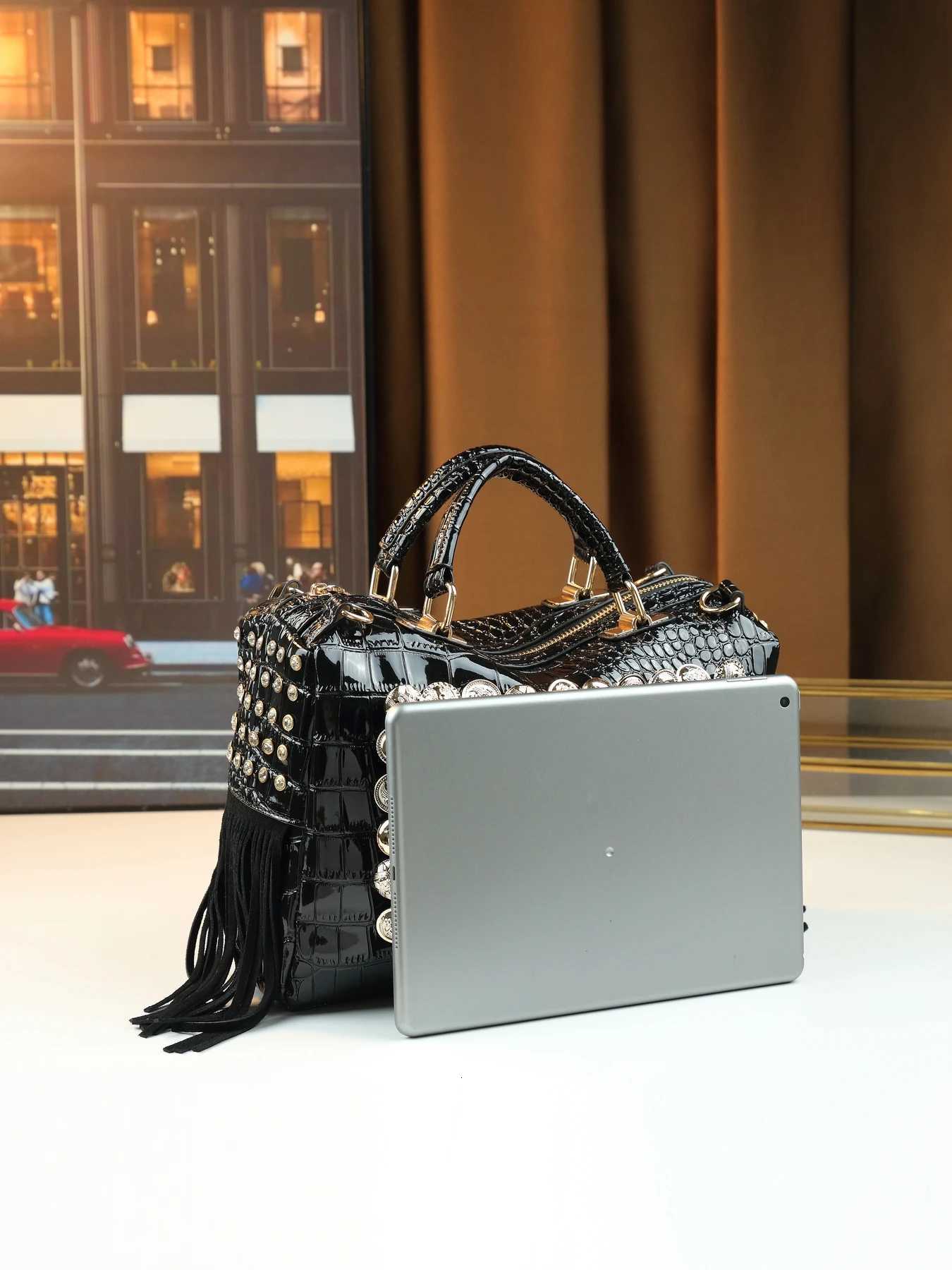European and American trend diamond-encrusted pearl womens hand-held large-capacity shoulder messenger bagW251115