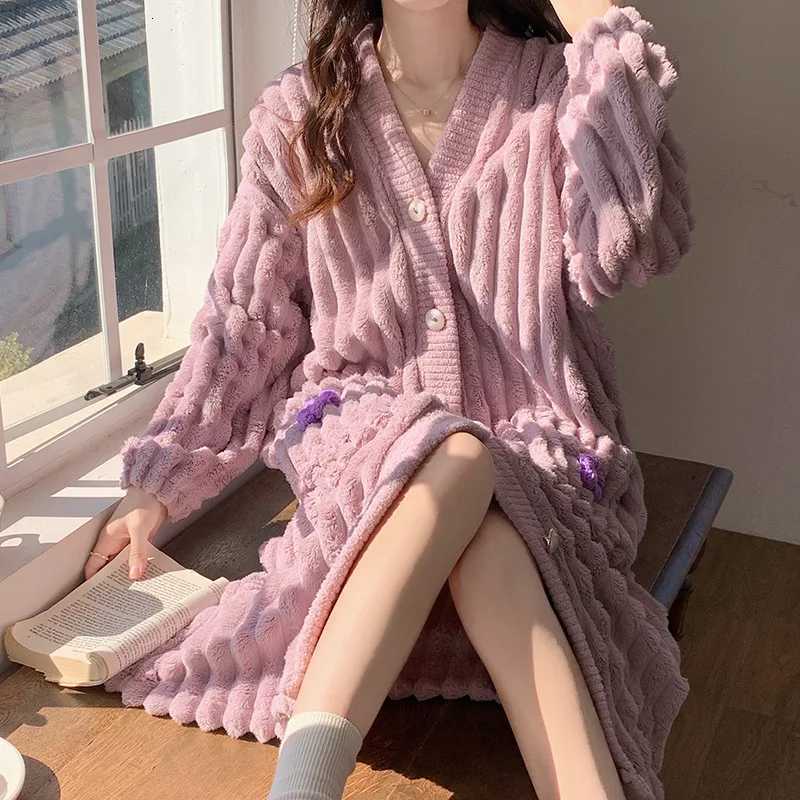 Robe Flannel Womens Home Gowns Winter Warm Bathrobe Cute Sleepwear Winter Kawaii Nightgown Korean Dressing Gown Long Clothes C251115
