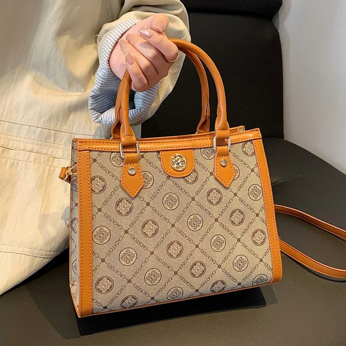 Full Print Monogram Tote Bag Embossed Shoulder Purse for Women Minimalist Crossbody Tote Fashion Bag Versatile Sling BagW251115