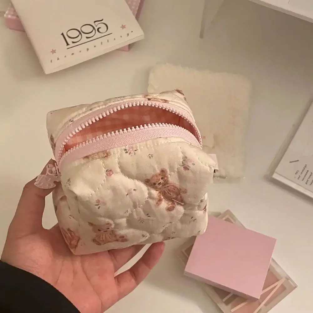 Kaii Carto Bear Makeup Bag Large Capacity Jewelry lipstick Storage Club Bag Travel Organizer Portable WbagXJ250415