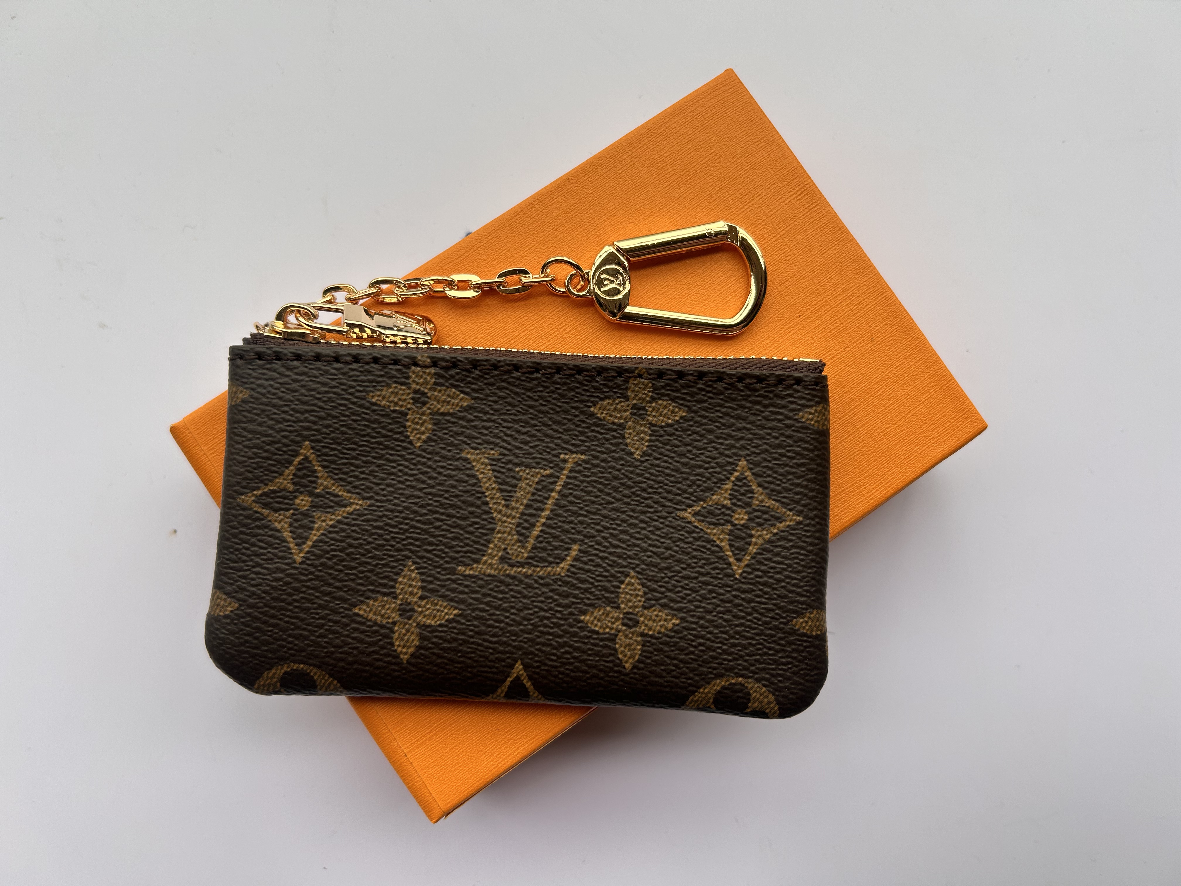 Designers luxurys Purses KEY POUCH POCHETTE CLES Women Mens Key Ring Credit Card Holder Coin Purses Mini Wallet Bag with box and dustbag 62650