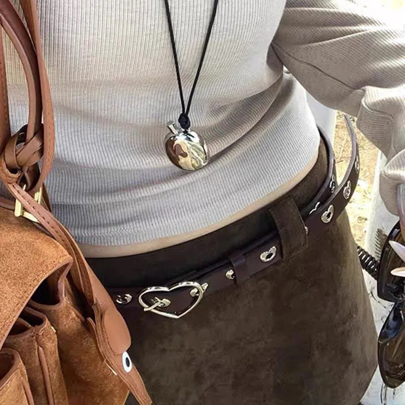 Bloggers Same Water Bottle Solid Pendant Safety Buckle Metal Long Hair Clothing Chain Simple Niche Cool Style Necklace 250408