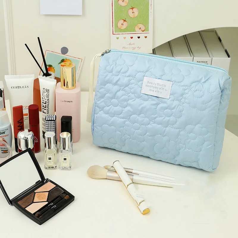 Quilting Flower Large Capacity Makeup Bag Waterproof Portable Storage Bag Travel Makeup BagXJ250415