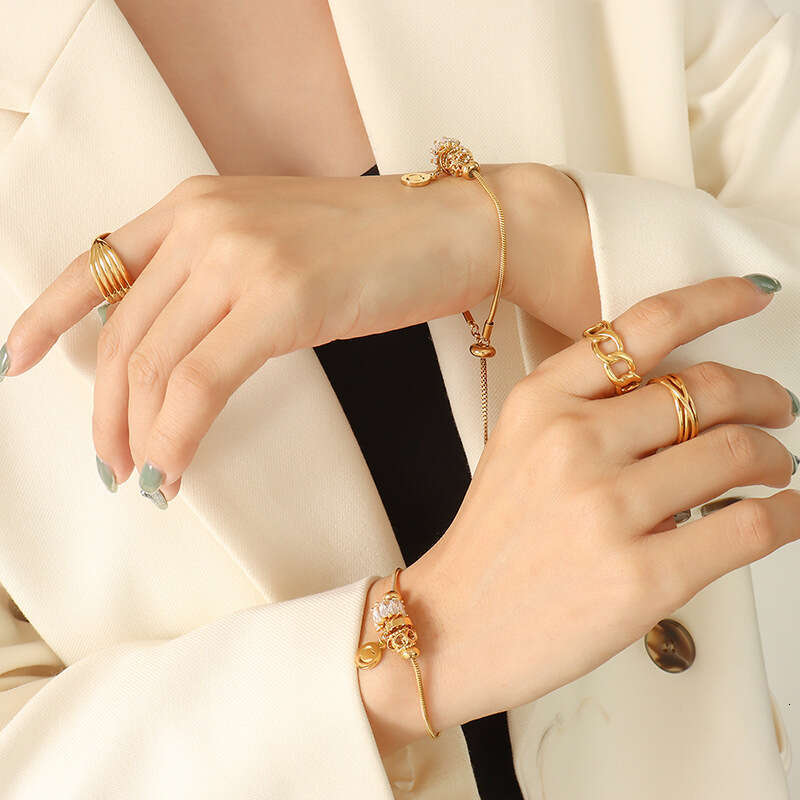 Hot selg titanium steel popular hip-hop ins style zircon pull-out buckle heart-shaped round brand bracelet accessories