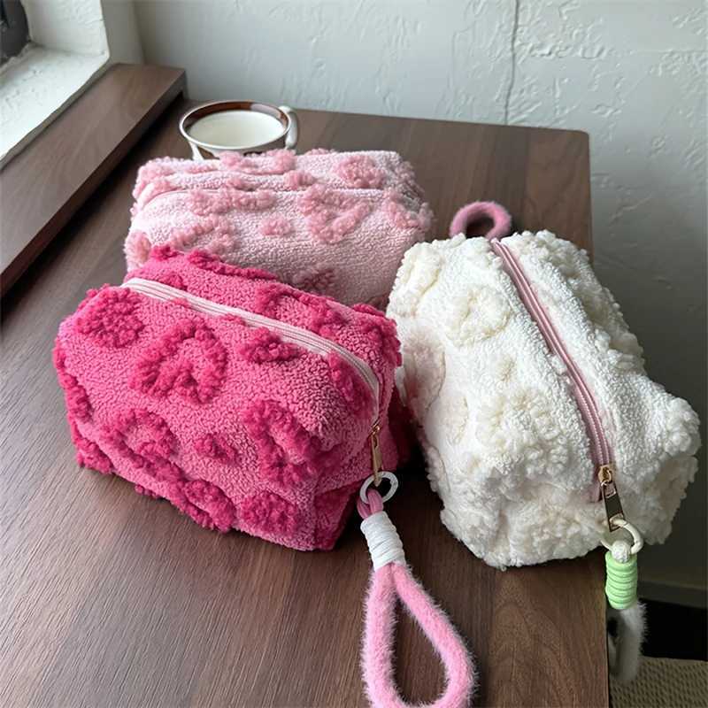 Cute Valentines Day heart-shaped makeup bag with zipper pocket portable toilet storage bag womens organizer bagXJ250415