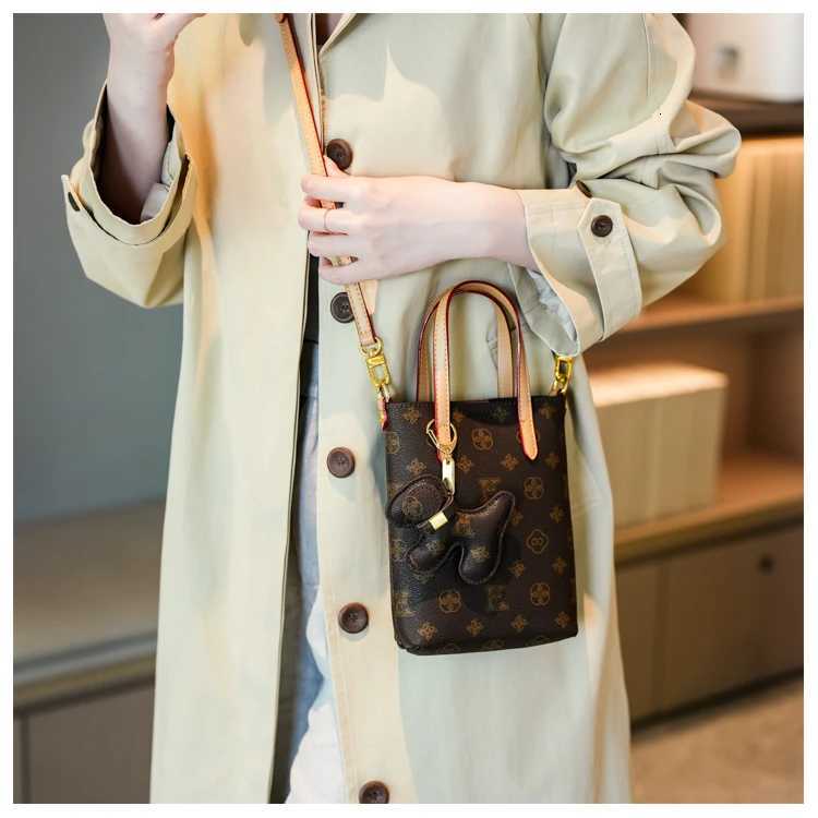 High-Quality Womens Leather Crossbody Bag From Famous Designer Luxury Brand Popular Classic Elegant Handbag for Stylish LadiesW251115
