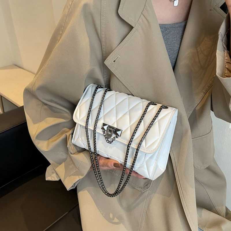 Diamond chain small square bag fashion new ladies shoulder bag simple Joker flip bag large capacity womens chain diagonal bagW251115
