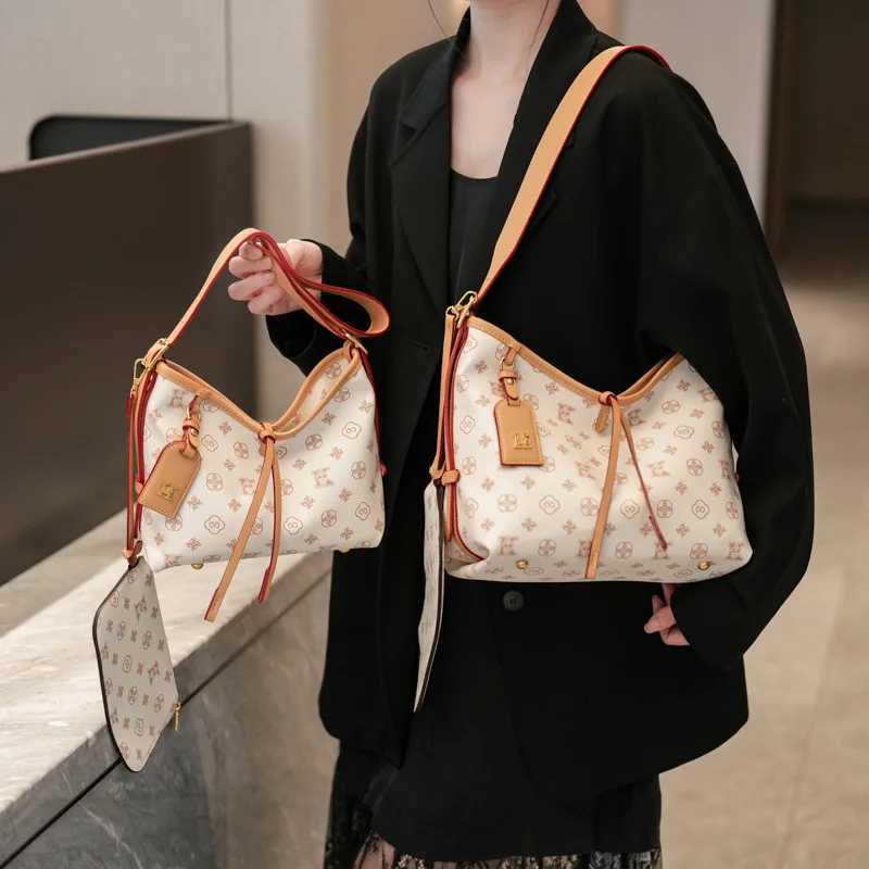 2025 New High-end Bag Femininity Commuting Versatile Large-capacity Retro Fashion Printed Shoulder Messenger BagW251115