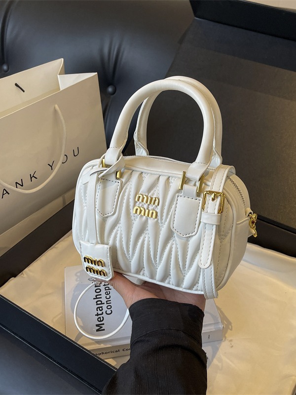 designer bag 2025 Women's bag style crossbody bag summer niche design fashionable blockbuster single-shoulder hand-held wrinkled small square bag
