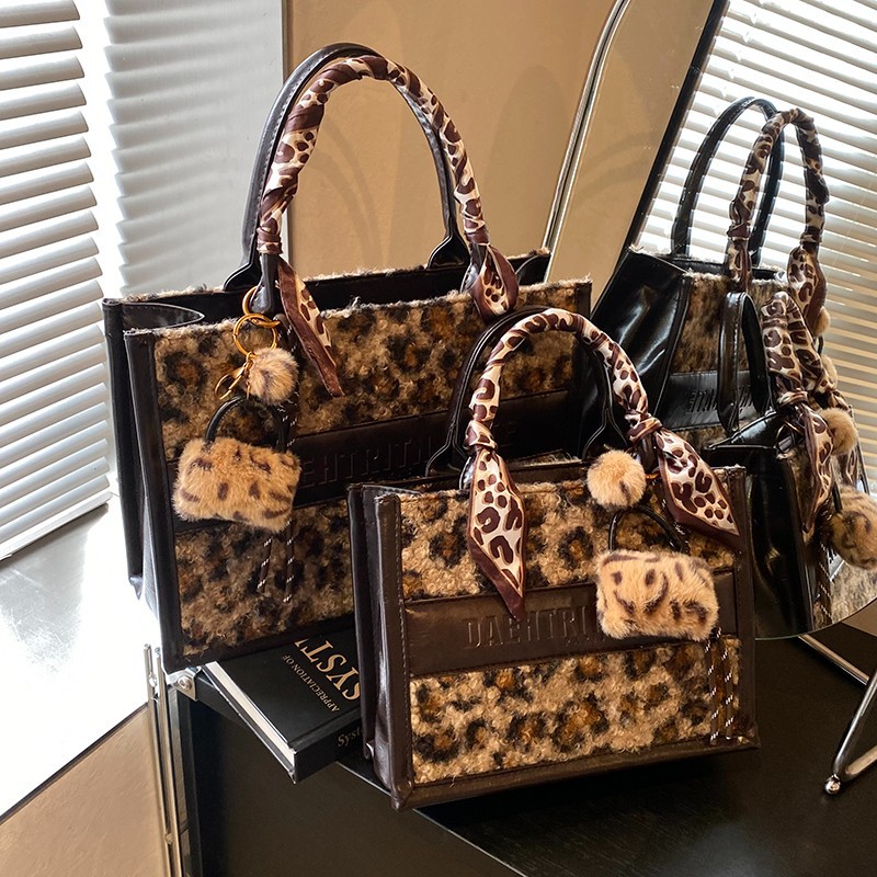 New Free shipping designer bags Shoulder totes Bags For womans Personalized lamb wool large bag retro leopard print handbag