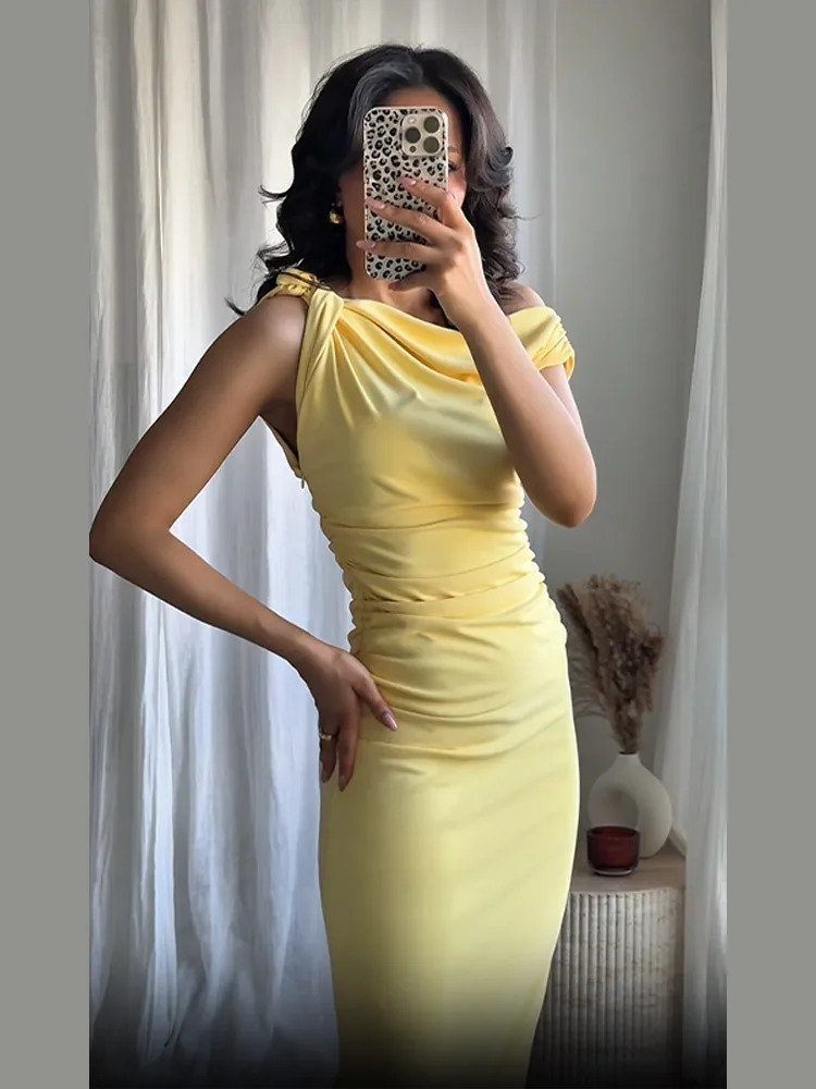 Yellow pleated sloping shoulder midi dress for women elegant sleeveless high waisted tight fitting 2025 womens commuting 250409Z