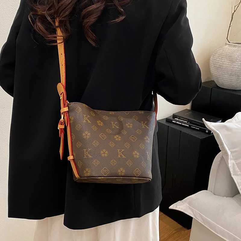2025 Designer Womens Crossbody Bag Luxury Brand Waterproof Leather Tote Bag For Women Elegant Fashionable Totes Handbag PurseW251115