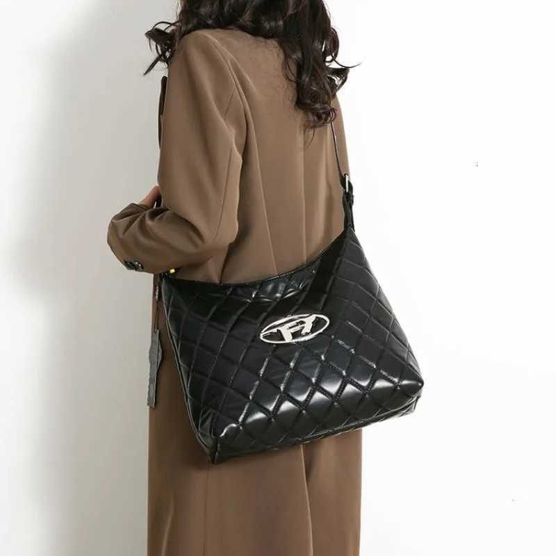 Ladies Elegant Shoulder Bag With Premium Feel For Business Events And Formal Occasions Sophisticated ChoiceW251115