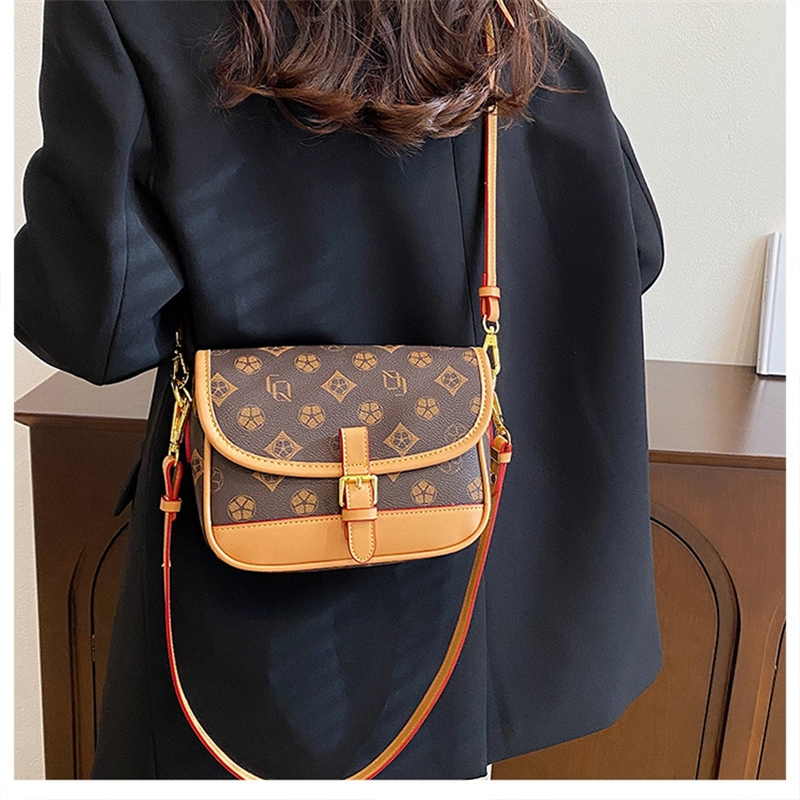 Shipping Designer Free Bag For Womens 2025 New French Stick Single Shoulder Underarm Saddle Hot Bag Simple Fashionable And Versatile