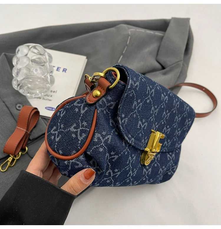 Famous Designer Ladies Handbag in Premium Leather - Womens Tote Bag with Adjustable Strap Elegant DesignW251115