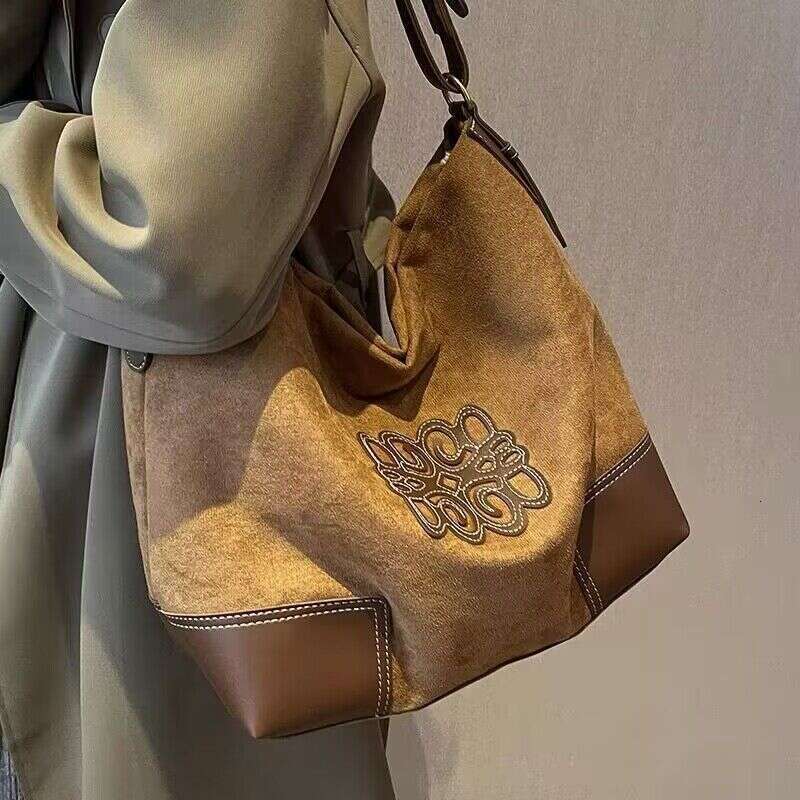 Commuter Large Capacity for Women 2023 New Deer Skin Velvet Underarm Bag, Small and Versatile Single Shoulder Tote Bag