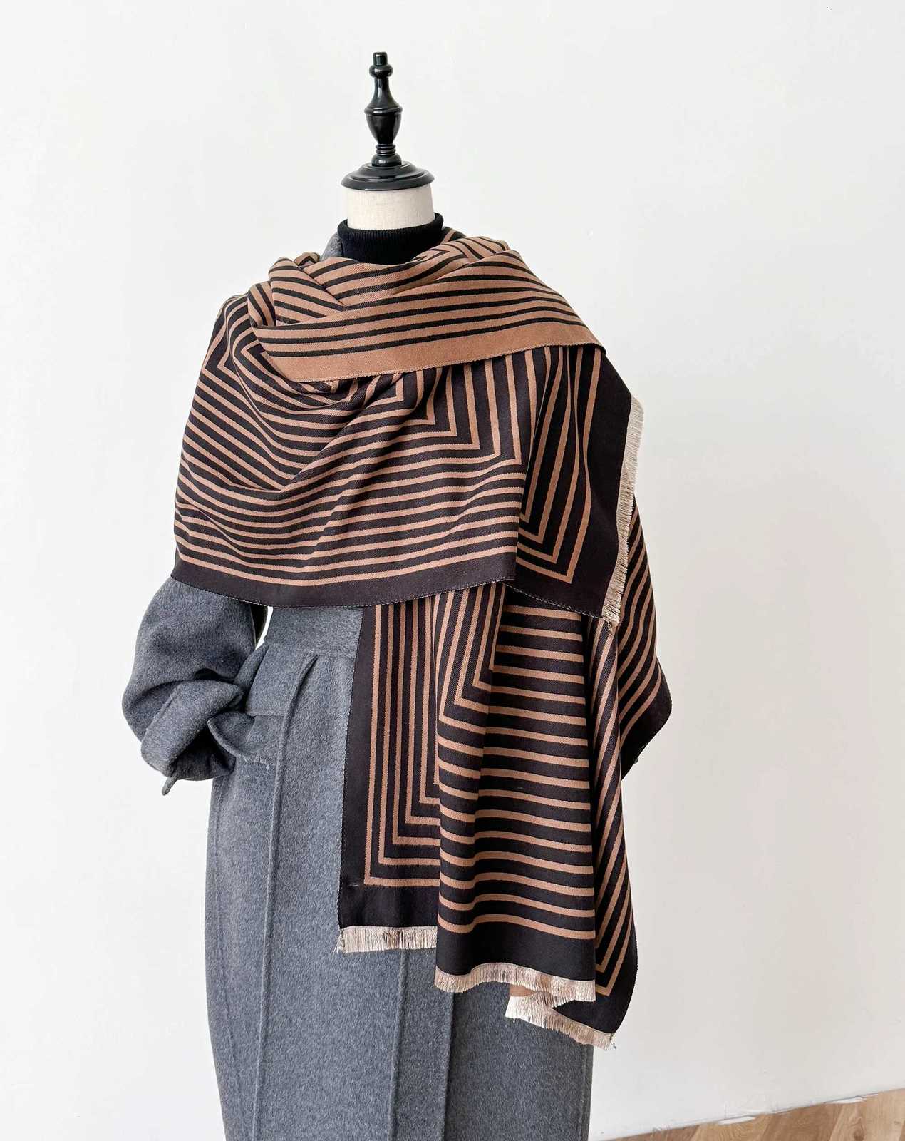 Luxury 2024 Winter Women Cashmere Scarf Thick Warm Pashmina Shawls Wraps Floral Jacquard Lady Blanket Echarpe Bufanda Female New Y251115